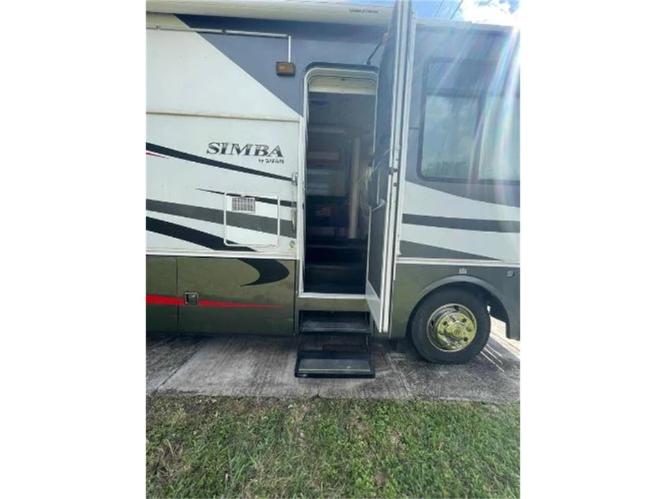 2005 Airstream - Image 11 of 25