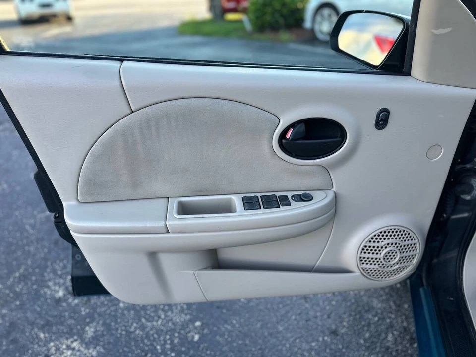 2005 Saturn Ion - Image 10 of 21