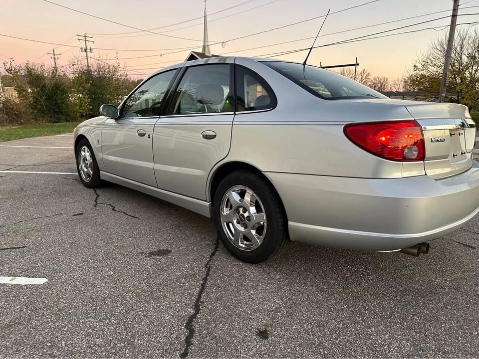 2005 Saturn - Image 10 of 20