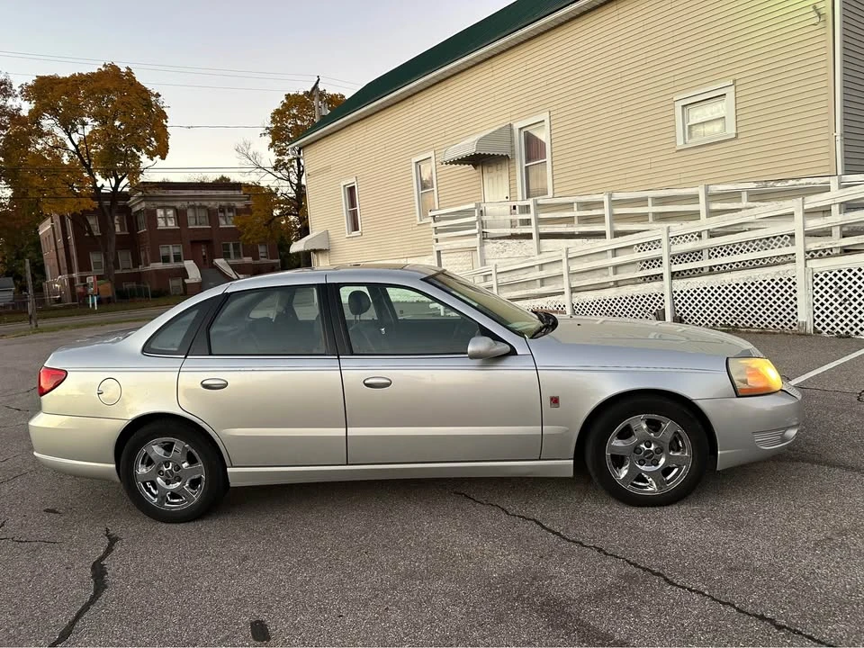 2005 Saturn - Image 2 of 20