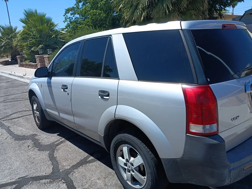 2005 Saturn Vue - Image 3 of 7