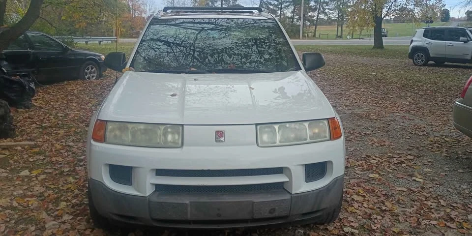 2005 Saturn Vue - Image 3 of 8