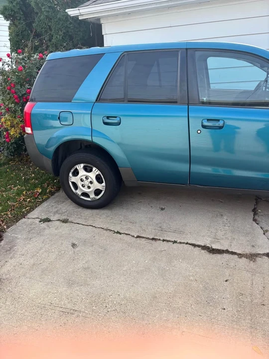 2005 Saturn Vue - Image 3 of 4