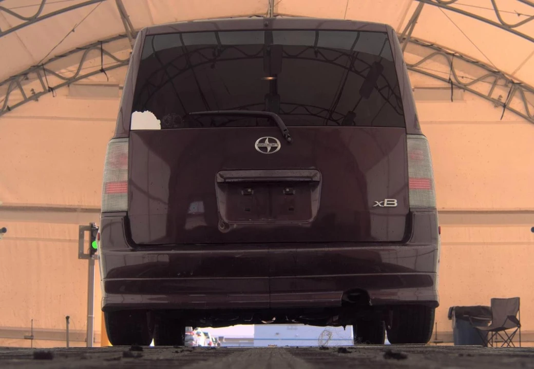 2005 Scion xB - Image 7 of 17