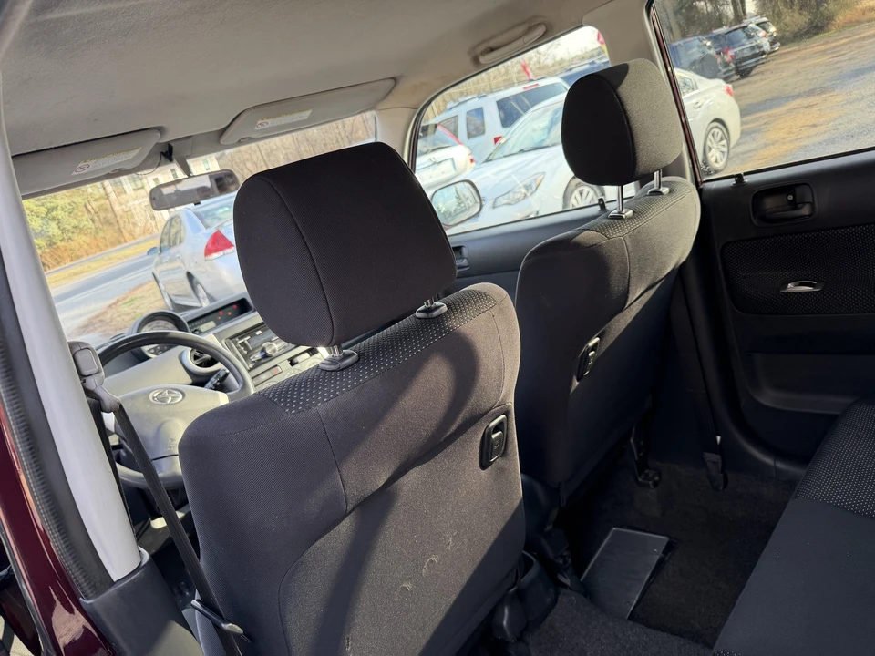2005 Scion xB - Image 5 of 12