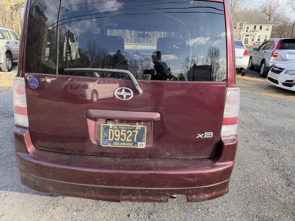 2005 Scion xB - Image 16 of 21