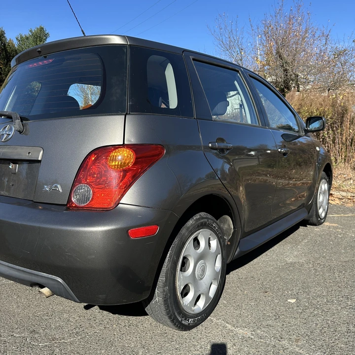 2005 Scion xA - Image 4 of 12