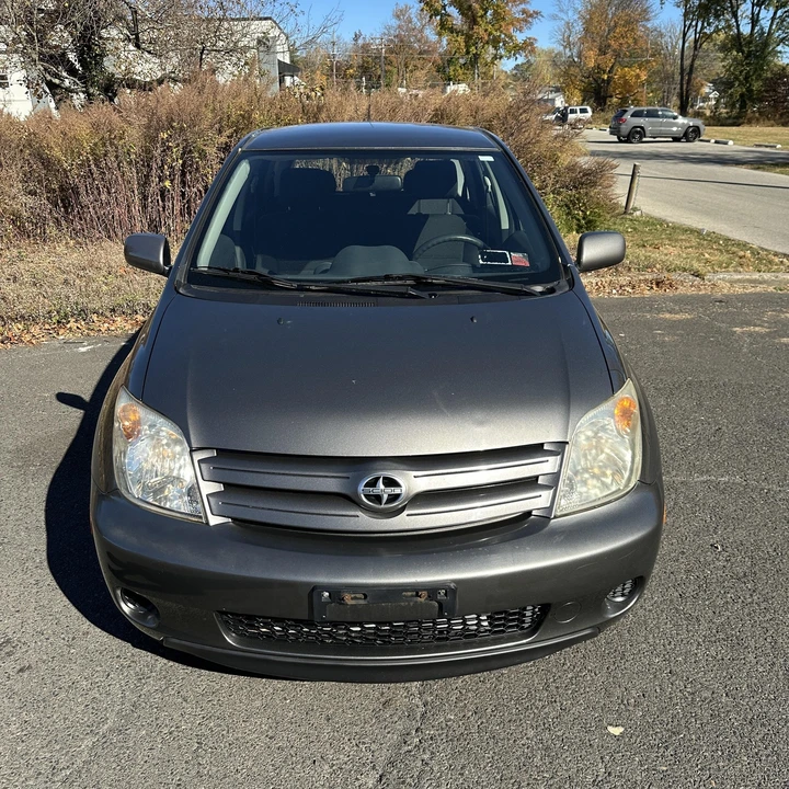 2005 Scion xA - Image 11 of 12