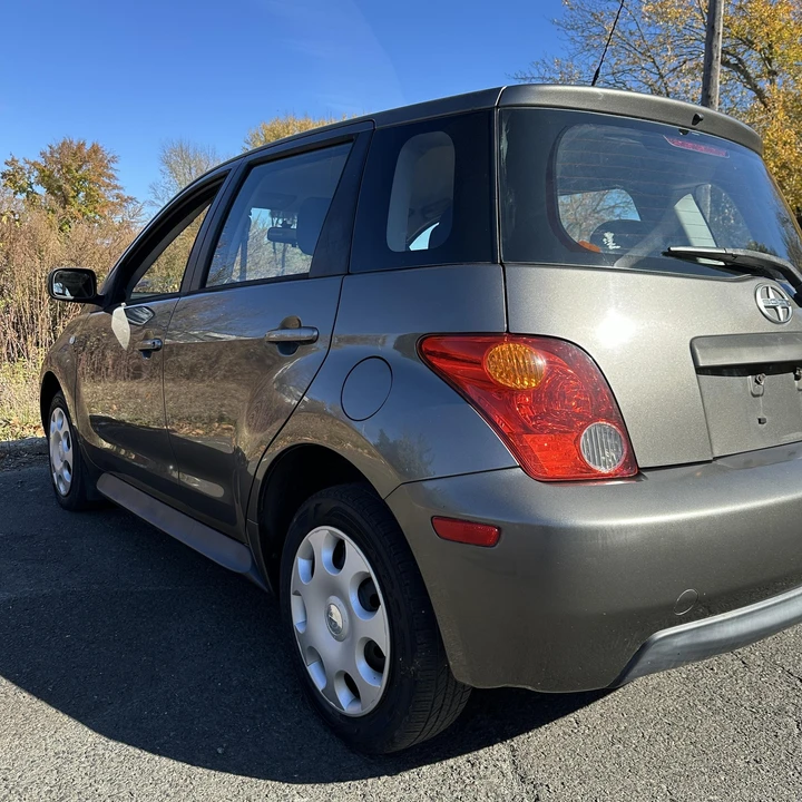 2005 Scion xA - Image 6 of 12