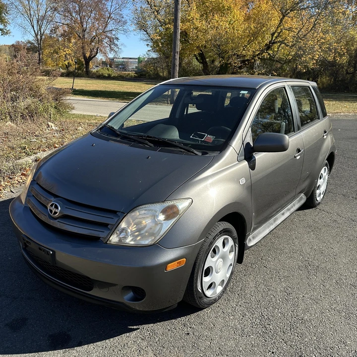 2005 Scion xA - Image 9 of 12