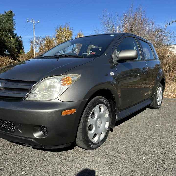 2005 Scion xA - Image 10 of 12