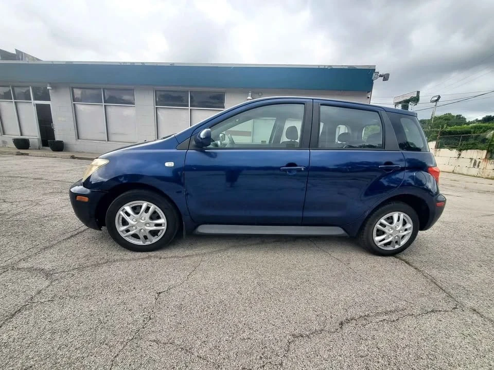 2005 Scion xA - Image 4 of 10