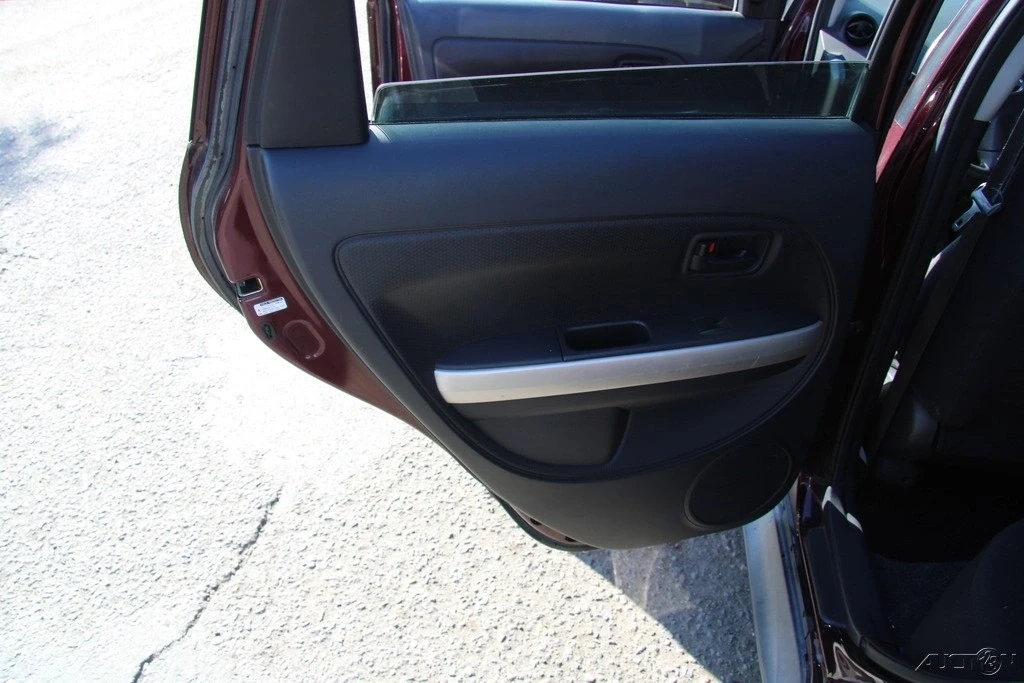 2005 Scion xA - Image 18 of 21