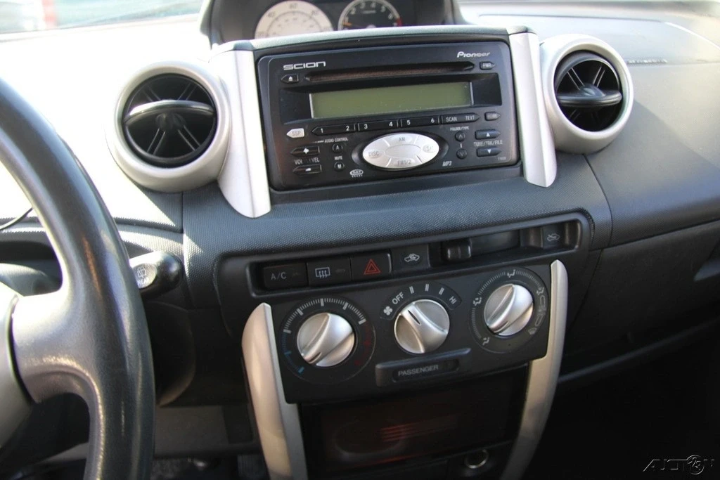 2005 Scion xA - Image 16 of 21