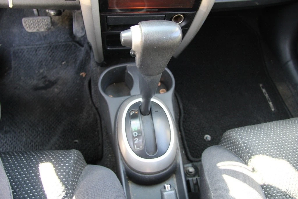 2005 Scion xA - Image 17 of 21