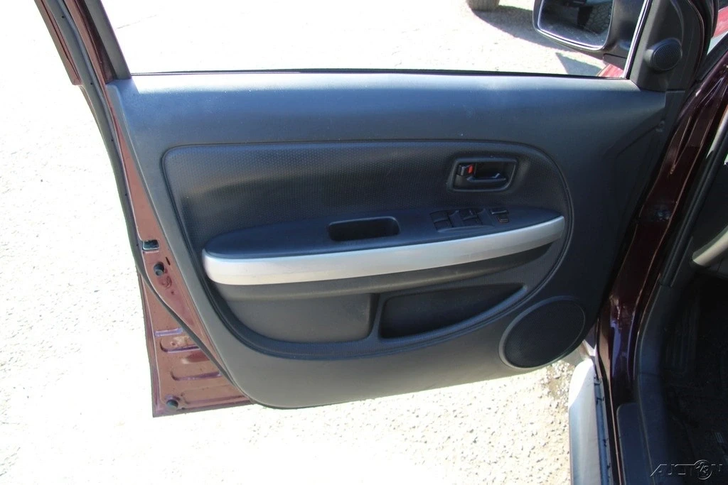 2005 Scion xA - Image 11 of 21