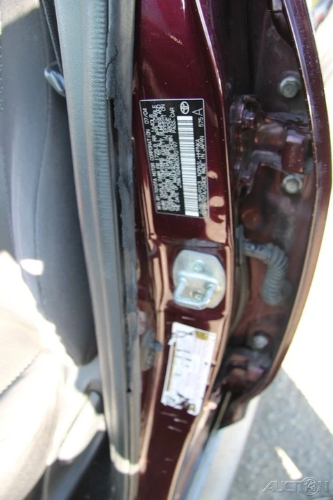 2005 Scion xA - Image 10 of 21