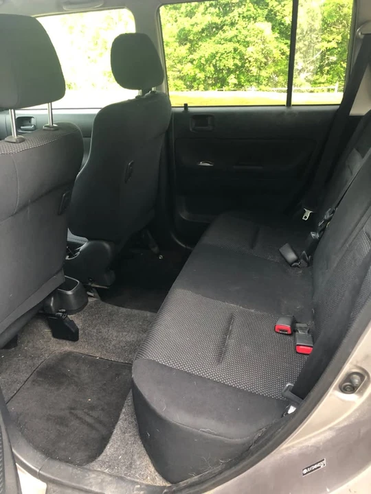 2005 Scion xB - Image 5 of 9
