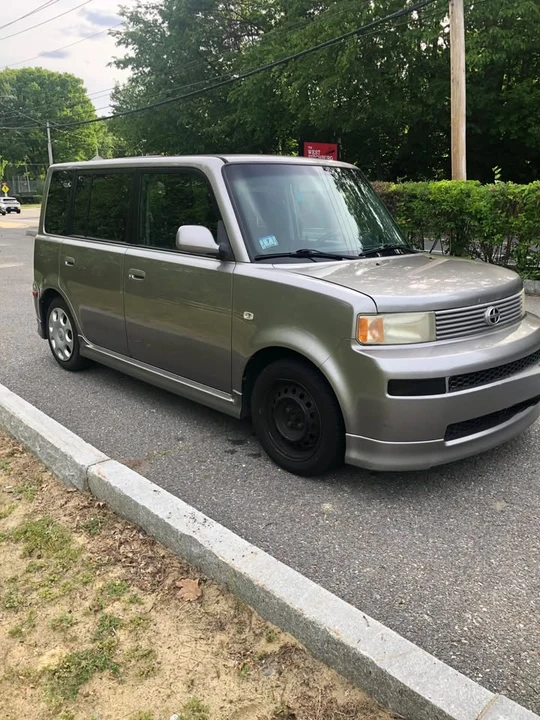 2005 Scion xB - Image 2 of 9