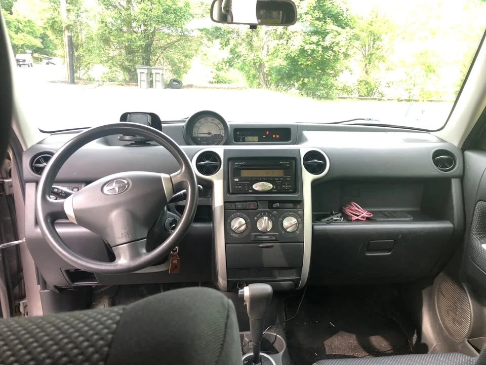 2005 Scion xB - Image 7 of 9