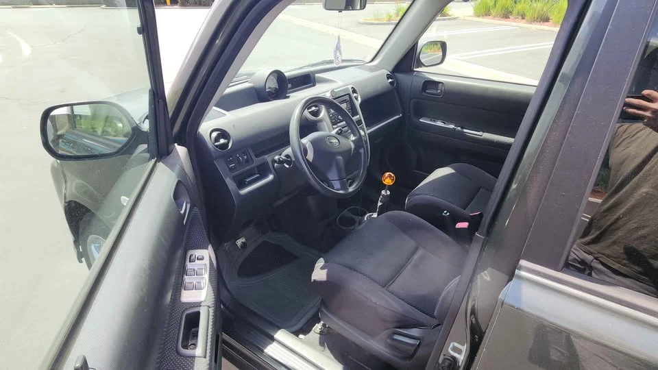 2005 Scion xB - Image 4 of 8