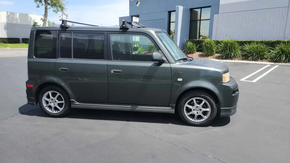 2005 Scion xB - Image 2 of 8