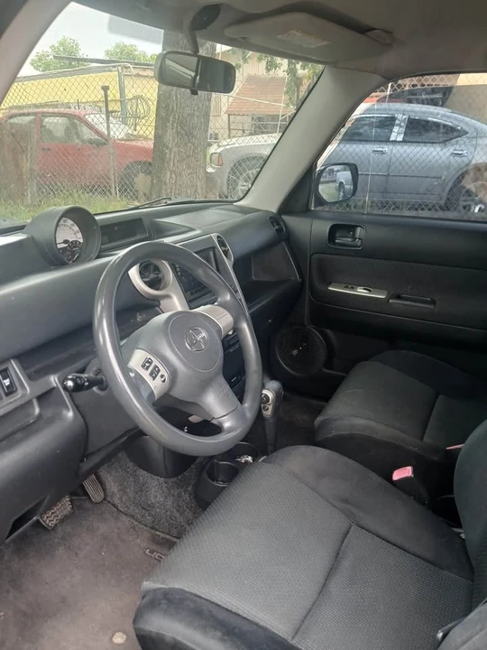 2005 Scion xB - Image 3 of 4