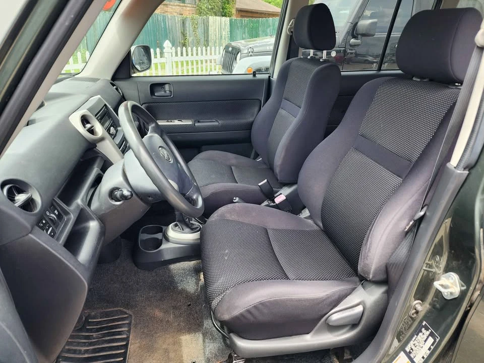 2005 Scion xB - Image 10 of 14