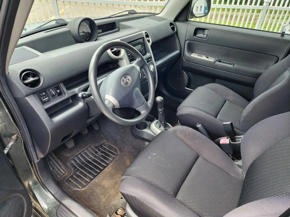 2005 Scion xB - Image 13 of 14