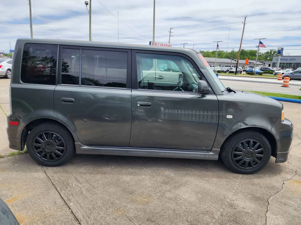 2005 Scion xB - Image 4 of 14