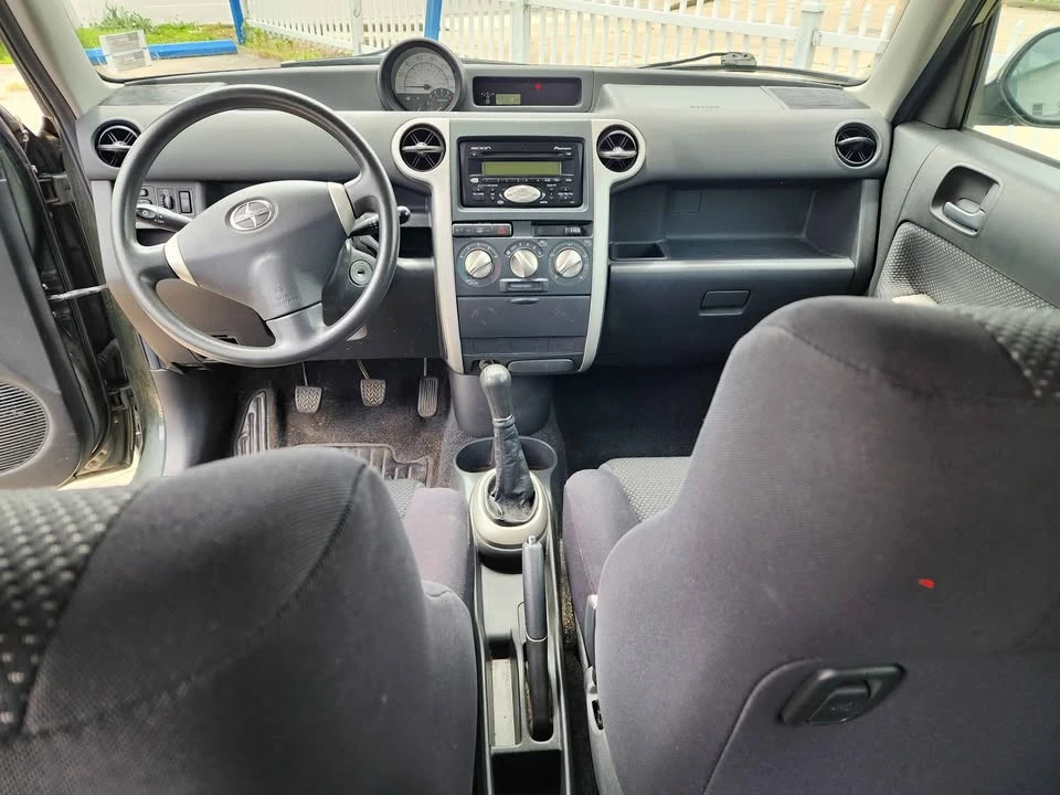 2005 Scion xB - Image 12 of 14