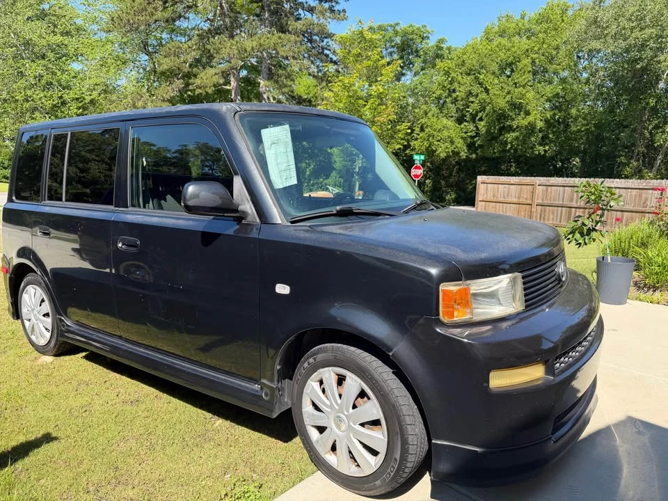 2005 Scion xB - Image 2 of 9