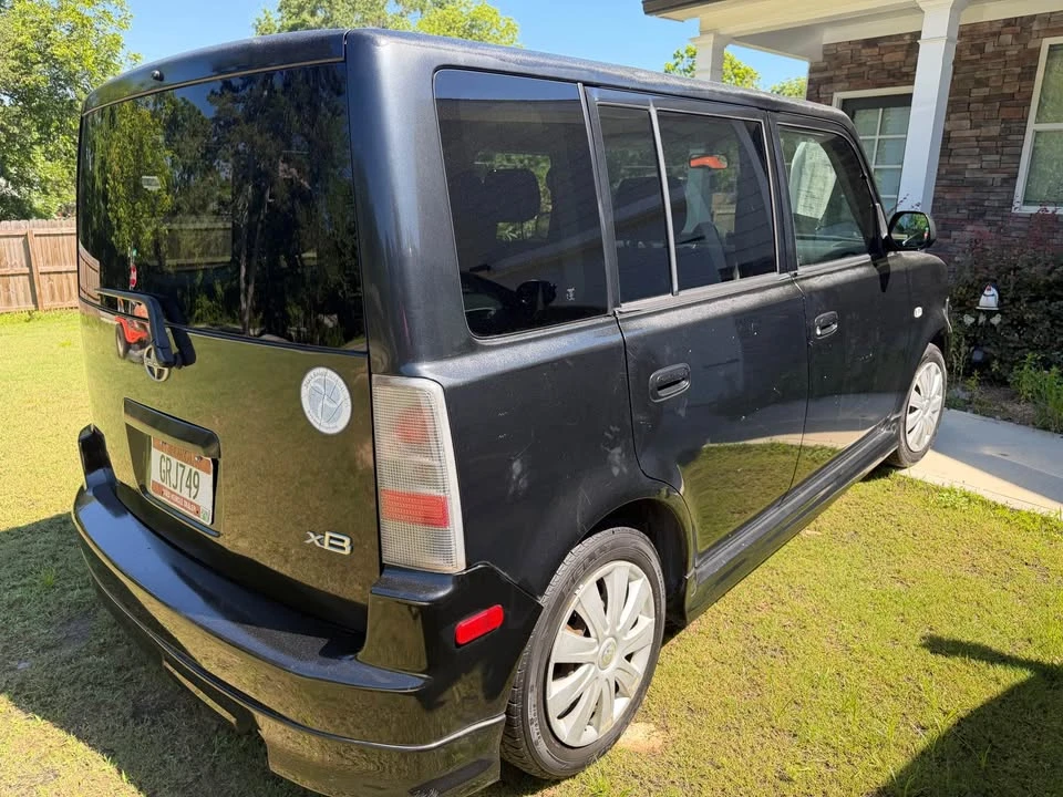 2005 Scion xB - Image 8 of 9