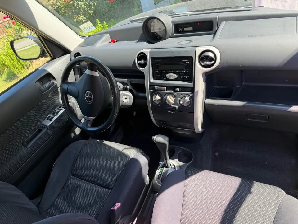 2005 Scion xB - Image 3 of 9