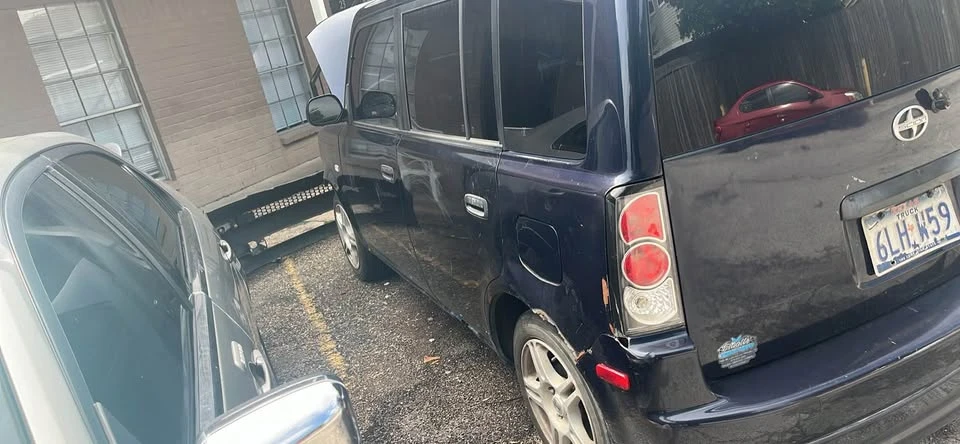 2005 Scion xB - Image 2 of 2
