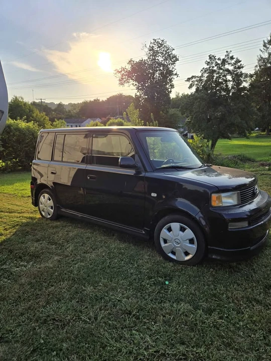 2005 Scion xB - Image 2 of 8
