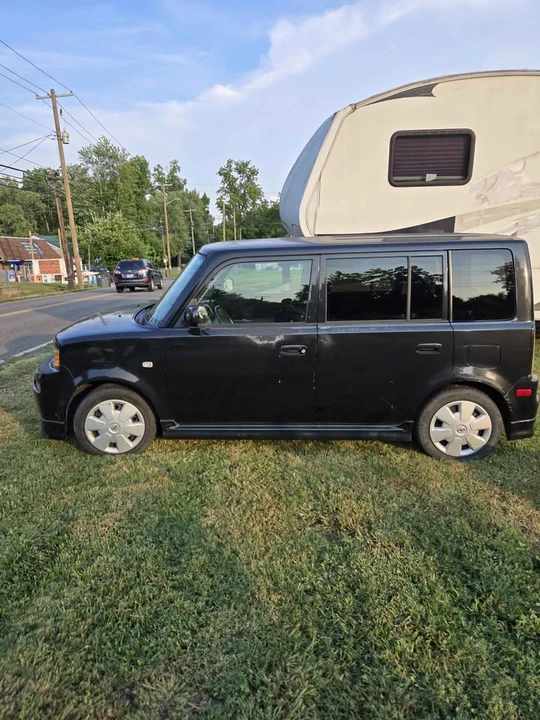 2005 Scion xB - Image 3 of 8