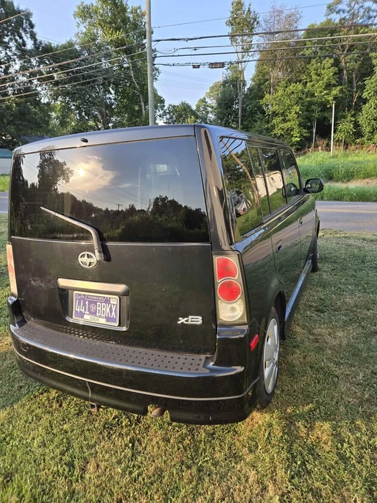 2005 Scion xB - Image 4 of 8