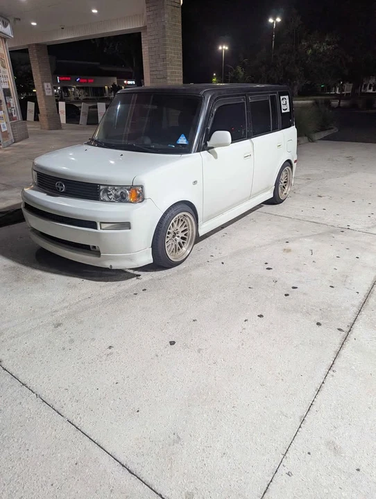 2005 Scion xB - Image 2 of 7