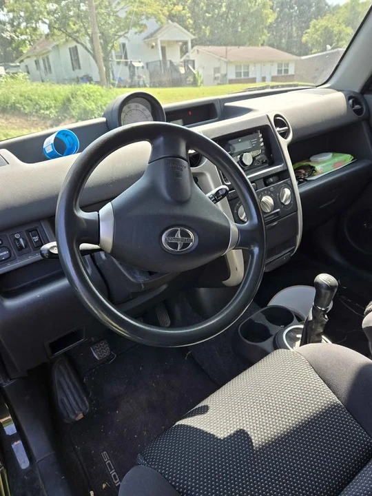 2005 Scion xB - Image 7 of 8