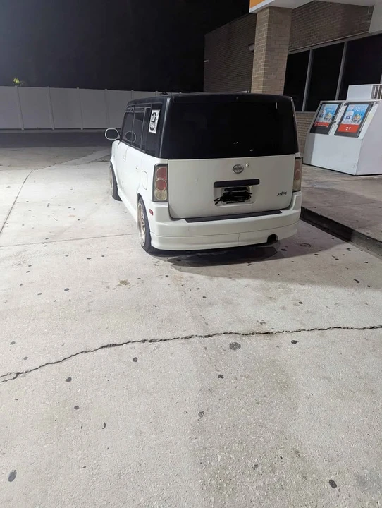 2005 Scion xB - Image 3 of 7