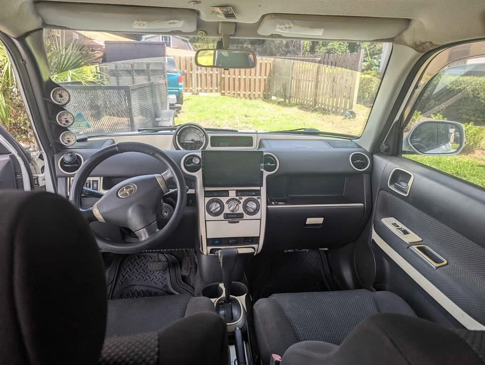 2005 Scion xB - Image 5 of 7