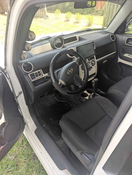 2005 Scion xB - Image 6 of 7