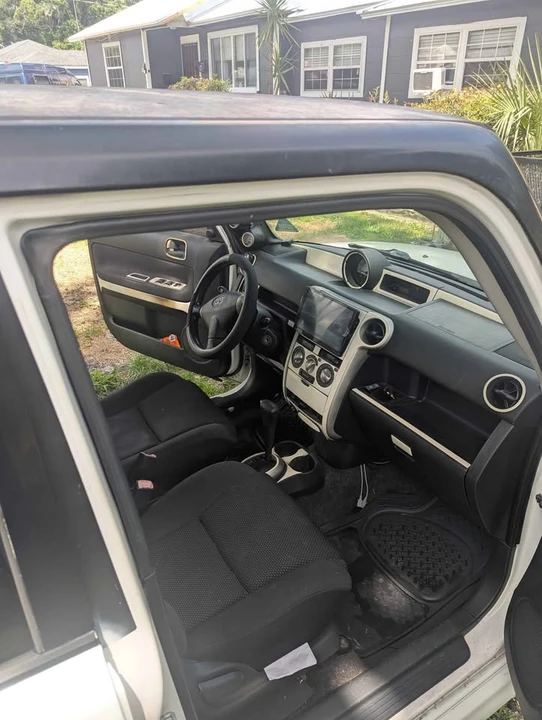 2005 Scion xB - Image 4 of 7