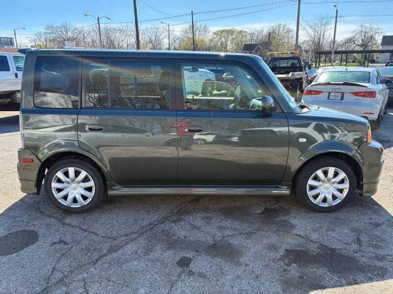 2005 Scion xB - Image 8 of 20