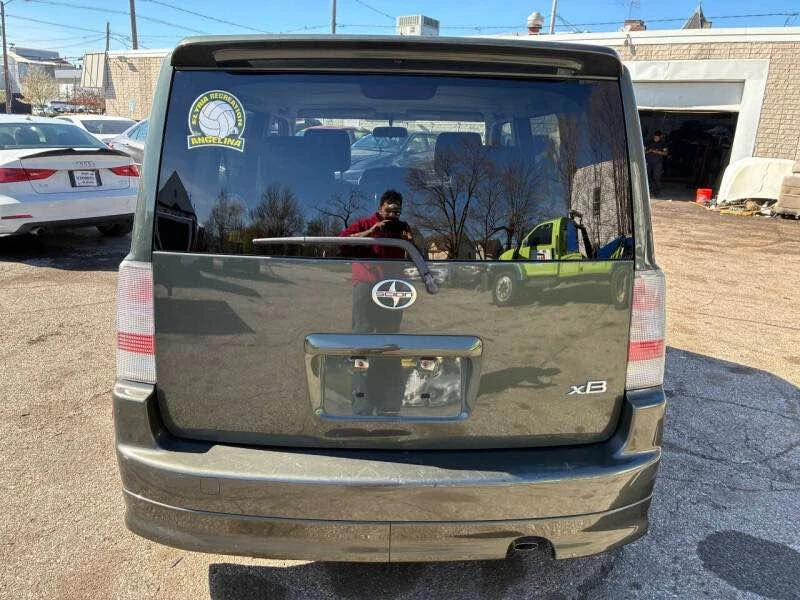 2005 Scion xB - Image 7 of 20