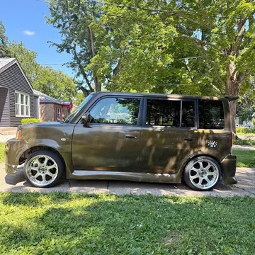 2005 Scion xB Hatchback 4D