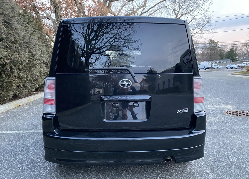 2005 Scion xB - Image 11 of 31