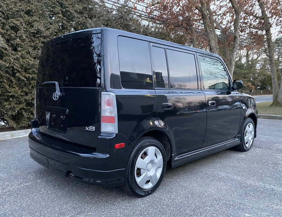 2005 Scion xB - Image 13 of 31