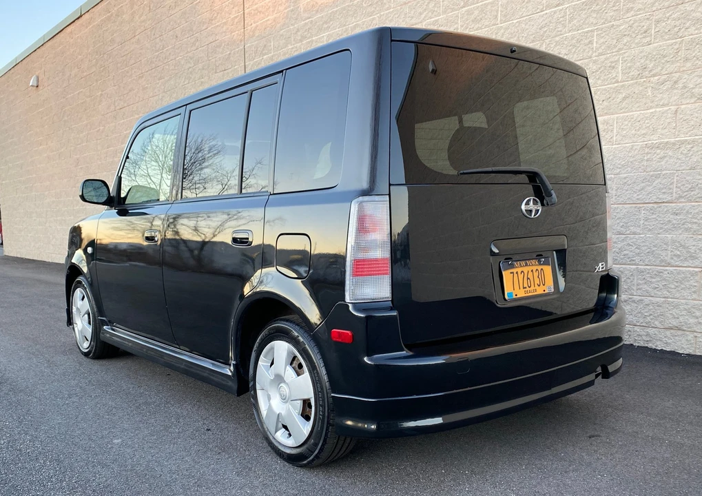 2005 Scion xB - Image 3 of 31
